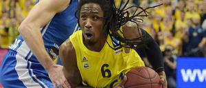 Immer in Eile. Robert Lowery hat nur noch bis Ende Februar die Möglichkeit, sich einen neuen Vertrag bei Alba Berlin zu erspielen.