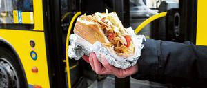 Berlin, BVG Bushaltestelle, Döner Foto: Kai-Uwe Heinrich