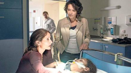 Marie Rainders (Elisa Afie Agbaglah) wurde vergewaltigt. Seither liegt sie im Koma.