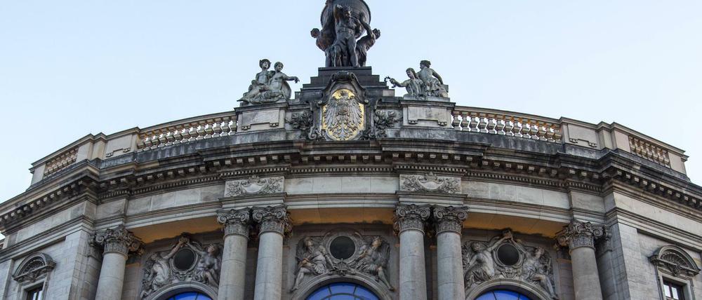 Hier wird die Welt auf Händen getragen: Das Museum für Kommunikation in der Leipziger Straße. 