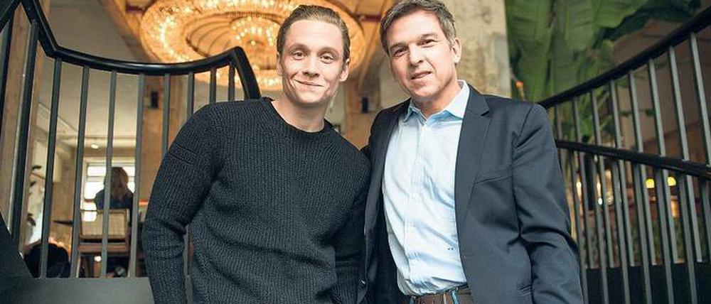 Jetzt wird geliefert. Amazon-Video-Deutschland-Chef Christoph Schneider (rechts) verpflichet Matthias Schweighöfer als Hauptdarsteller und Regisseur. Foto: dpa