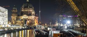 Und weg ist sie: Bärlinde wurde in der Nacht auf ein Schiff gehoben.