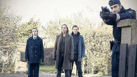 Neue Kollegen: Saga Norén (Sofia Helin, 2.v.l.) muss sich mit Linn Björkmann (Maria Kulle) auf eine neue Chefin und mit Henrik Sabroe (Thure Lindhardt, 2.v.r.) auf einen anderen Partner einstellen.
