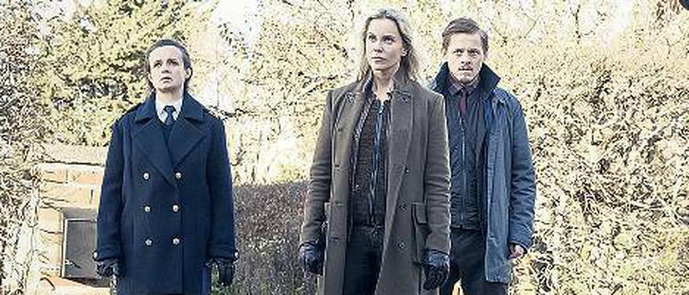 Neue Kollegen: Saga Norén (Sofia Helin, 2.v.l.) muss sich mit Linn Björkmann (Maria Kulle) auf eine neue Chefin und mit Henrik Sabroe (Thure Lindhardt, 2.v.r.) auf einen anderen Partner einstellen.