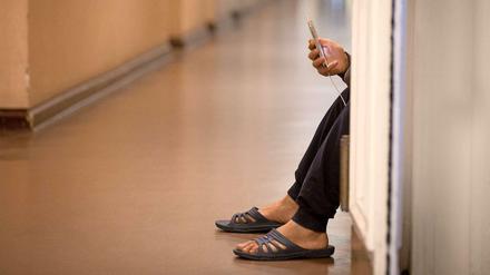 Gut ankommen. Flüchtlinge kommen oft aus Ländern, in denen LSBTI massiv verfolgt werden, schreibt der LSVD. Darum müssten sie in Integrationskursen "Respekt" lernen. Auch viele Deutsche hätten dies dringend nötig.