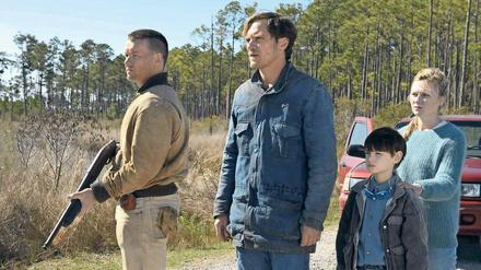 In Gefahr. Joel Edgerton, Michael Shannon, Jaeden Lieberher und Kirsten Dunst in „Midnight Special“.