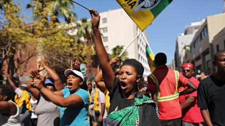 Vor der Rede des Staatschefs Jacob Zuma gab es in den Straßen Kapstadts gewaltsame Proteste.