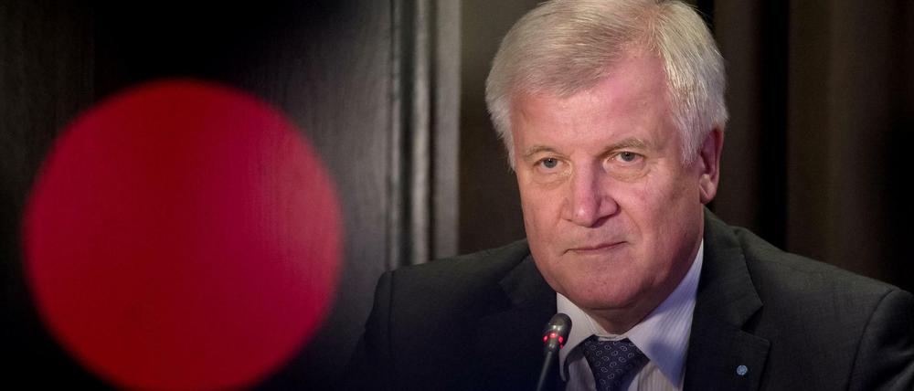 Der bayerische Ministerpräsident Horst Seehofer gehört wegen seiner Aussage disqualifiziert. Von der CDU. 