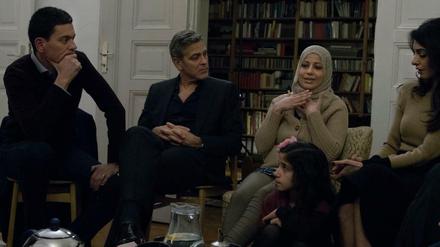 George Clooney hat sich am Freitag mit Flüchtlingen in Berlin getroffen. 