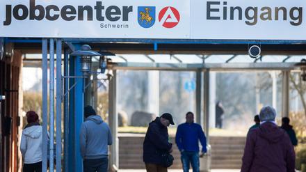 Das neue Hartz-IV-Gesetz soll einen Bürokratieabbau für die Mitarbeiter der Jobcenter bringen.