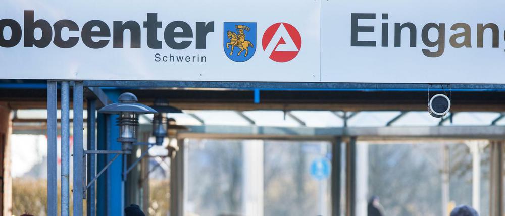 Das neue Hartz-IV-Gesetz soll einen Bürokratieabbau für die Mitarbeiter der Jobcenter bringen. 