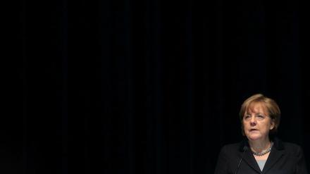 Bundeskanzlerin Angela Merkel (CDU) ist in ihrer Flüchtlingspolitik zunehmend isoliert.