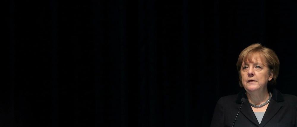 Bundeskanzlerin Angela Merkel (CDU) ist in ihrer Flüchtlingspolitik zunehmend isoliert.