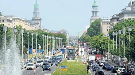 Die Karl-Marx-Allee soll Rennstrecke werden. Weil der Flughafen Tempelhof gerade anderweitig gebraucht wird, rücken nun neue Flächen für Großveranstaltungen in den Fokus.