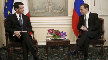 Frankreichs Premier Manuel Valls und sein russischer Amtskollege Dmitri Medwedew am Samstag am Rande der Münchner Sicherheitskonferenz.