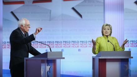 Bernie Sanders und Jillary Clinton in Milwaukee.