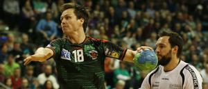 Hans Lindberg erstes Tor für die Füchse, dahinter Michael Müller vom MT Melsungen.
