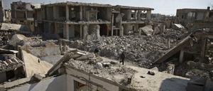 Verwüstetes Land: Menschen sterben in Syrien nicht nur bei Angriffen, sondern auch wegen mangelnder Versorgung mit Trinkwasser, Essen und Medizin. 