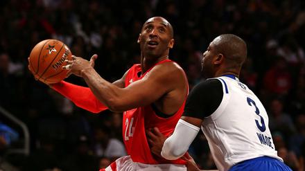 Kobe Bryant im Duell mit Dwayne Wade.