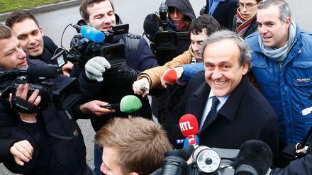 Immer noch mittendrin. Michel Platini ist offiziell zwar suspendiert, inoffiziell mischt er in Fifa und Uefa aber weiter mit.