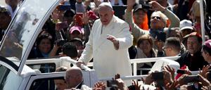 Papst Franziskus grüßte am Samstag die Menge in Mexiko-Stadt.