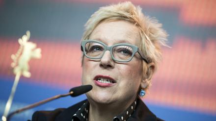Frauen sind unter den Regisseuren die Minderheit. Doris Dörrie ist eine der bekanntesten Vertreterinnen dieses Berufs. An den Filmhochschulen sind die Geschlechter noch gleich verteilt, auf den Regiestühlen dürfen Frauen jedoch nur selten Platz nehmen. 