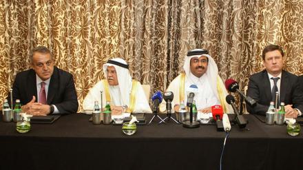 Sind sich einig: Russlands Energieminister Alexander Novak, sein Amtskollege Mohammad bin Saleh al-Sada aus Katar sowie die Ölminister aus Saudi-Arabien und Venezuela, Ali al-Naimi und Eulogio del Pino (von links).