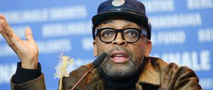 Regisseur Spike Lee spricht auf der Pressekonferenz zu "Chi-Raq" über Waffengewalt in Amerika.