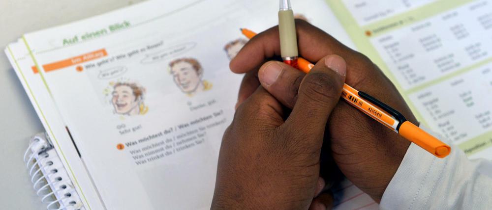 Mehr Deutschkurse, mehr Wohnungen. Die Parteien sagen, wie sie sich die Integration von Flüchtlingen vorstellen. 