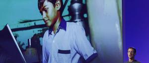 Im Oktober 2014 warb Zuckerberg selbst für Internet.org auf einer Konferenz in Neu-Delhi.