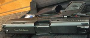 Dieses Bild einer Pistole twitterte Jeb Bush am Dienstag.