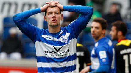 Der Duisburger Stanislav Iljutcenko kann die Niederlage kaum fassen.