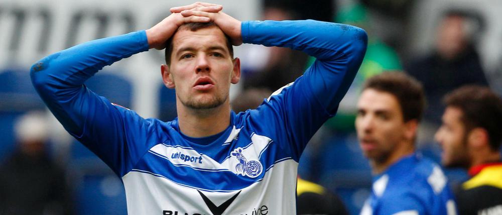Der Duisburger Stanislav Iljutcenko kann die Niederlage kaum fassen.