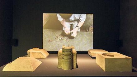 Vergangenheit, die nicht vergeht. Installation von Mykola Ridnyi. 