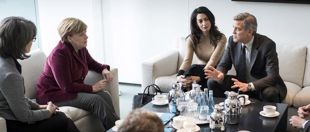 Bundeskanzlerin Angela Merkel hat George Clooney und seine Frau Amal im Kanzleramt empfangen. Harald Martenstein bringt das auf ein paar Ideen.