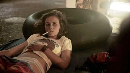 Chillen muss auch mal sein. Karin Hanczewski in einer Filmszene aus "Lotte".