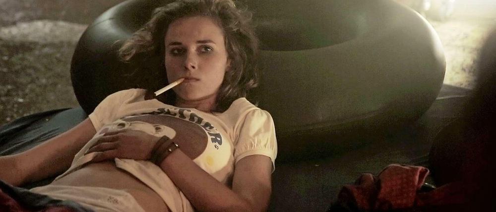 Chillen muss auch mal sein. Karin Hanczewski in einer Filmszene aus "Lotte".