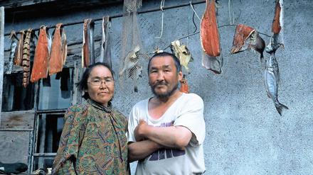 Filmszene aus "Chamissos Schatten" mit Mariya Andreevna und Vladislav Sergeevich