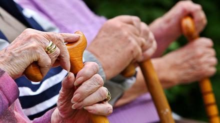 Abgesichert? Weil die Angebote zu kompliziert oder zu teuer ist, verzichten viele Beschäftigte trotz Rentenkürzung auf zusätzliche Altersvorsorge.