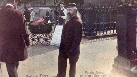 Großstadtdichter. Der "Reformdichter" Mathias Weber als Postkartenmotiv um die Jahrhundertwende. Seine Gedichte verkaufte als Flugblätter in kleiner Auflage auf der Straße, nur wenige Verse sind überliefert.
