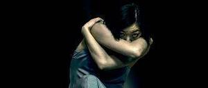 Opferhaltung. Dame des Corps de Ballet in Duatos Choreographie.