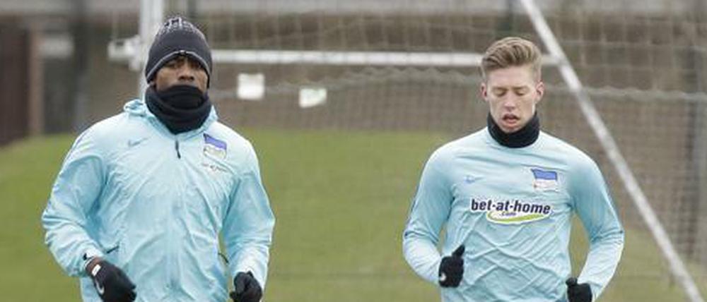 Auf dem Weg zurück ins Team? Kalou (Mitte) und Weiser sind fast wieder fit.