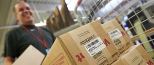 Konkurrenz für die Post? Amazon will in Deutschland offenbar eigene Packstationen aufbauen. 