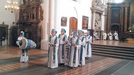 Taktvoll. Der Chor der eritreisch-orthodoxen Gemeinde in der Marienkirche.