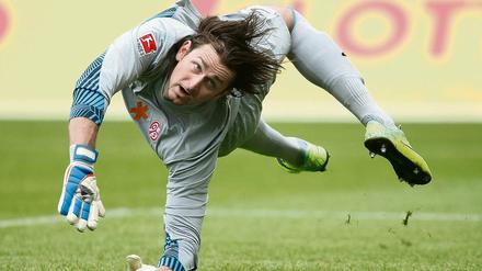 Der Mainzer Torwart Heinz Müller geht aus der Auseinandersetzung mit Mainz 05 als Verlierer hervor - vorerst.