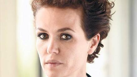 Gebrochene Heldin.  Für ihre Rolle als „Kommissarin Louise Bonì“ hat Melika Foroutan, 39, eine Spezial-Nominierung beim Grimme-Preis erhalten. Die Tochter einer Deutschen und eines Iraners ist 1982 aus Teheran nach Deutschland gekommen. 