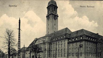 Spandau, 1913. Hat sich ja nichts verändert. Oder? ...