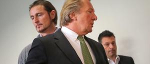 Der Mainzer Präsident Harald Strutz (M.), und Manager Christian Heidel (r.) uns der frühere Torhüter Heinz Müller (l.).