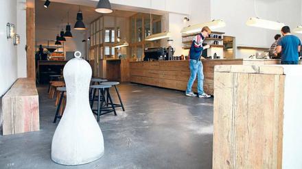 Kinderwagen unerwünscht. Ein Poller versperrt den Weg in die „Barn Roastery“. 