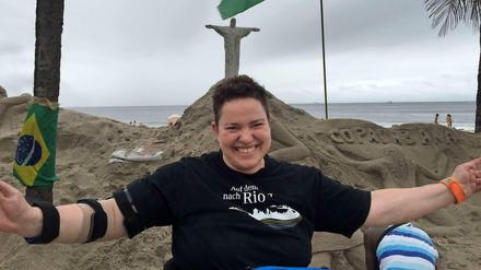 Sie ist schon da. Birgit Kober an der Copacabana.